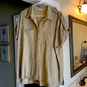 FINAL PRICE DROP White birch brand short sleeve button down bleach detailing